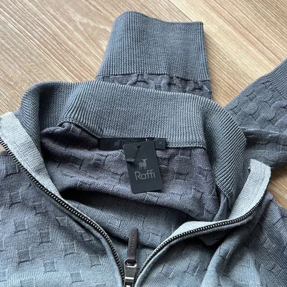 Raffi textured metallic silver gray size medium fitted sweater with zip